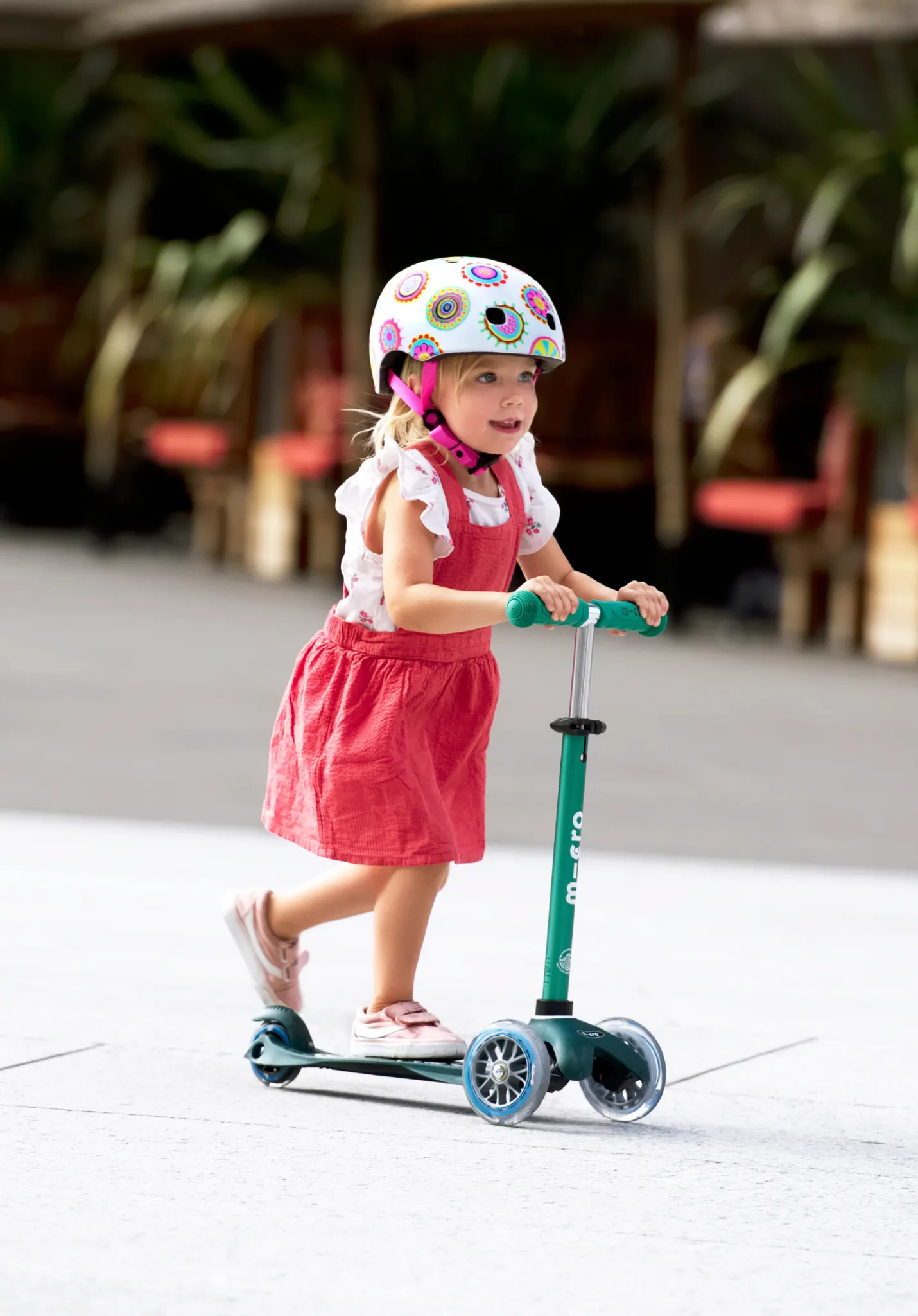 Micro - hulajnoga składana Mini Micro Deluxe Eco LED Green Micro - hulajnoga składana Mini Micro Deluxe Eco LED Green