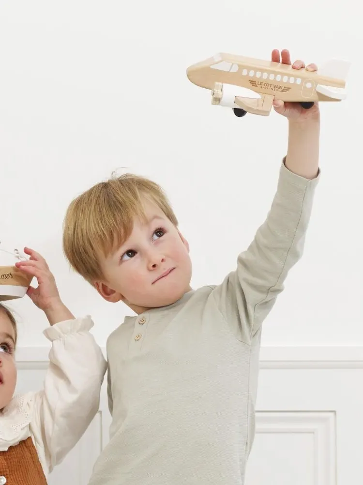 Le Toy Van - Drewniany samolot z ruchomymi śmigłami, zabawka dla dzieci Le Toy Van - Drewniany samolot z ruchomymi śmigłami, zabawka dla dzieci