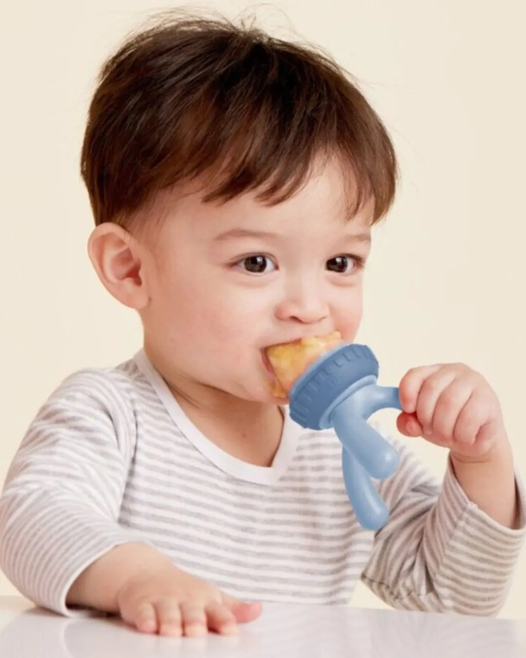 B.box - gryzak silikonowy do podawania pokarmu Błękit B.box - gryzak silikonowy do podawania pokarmu Błękit