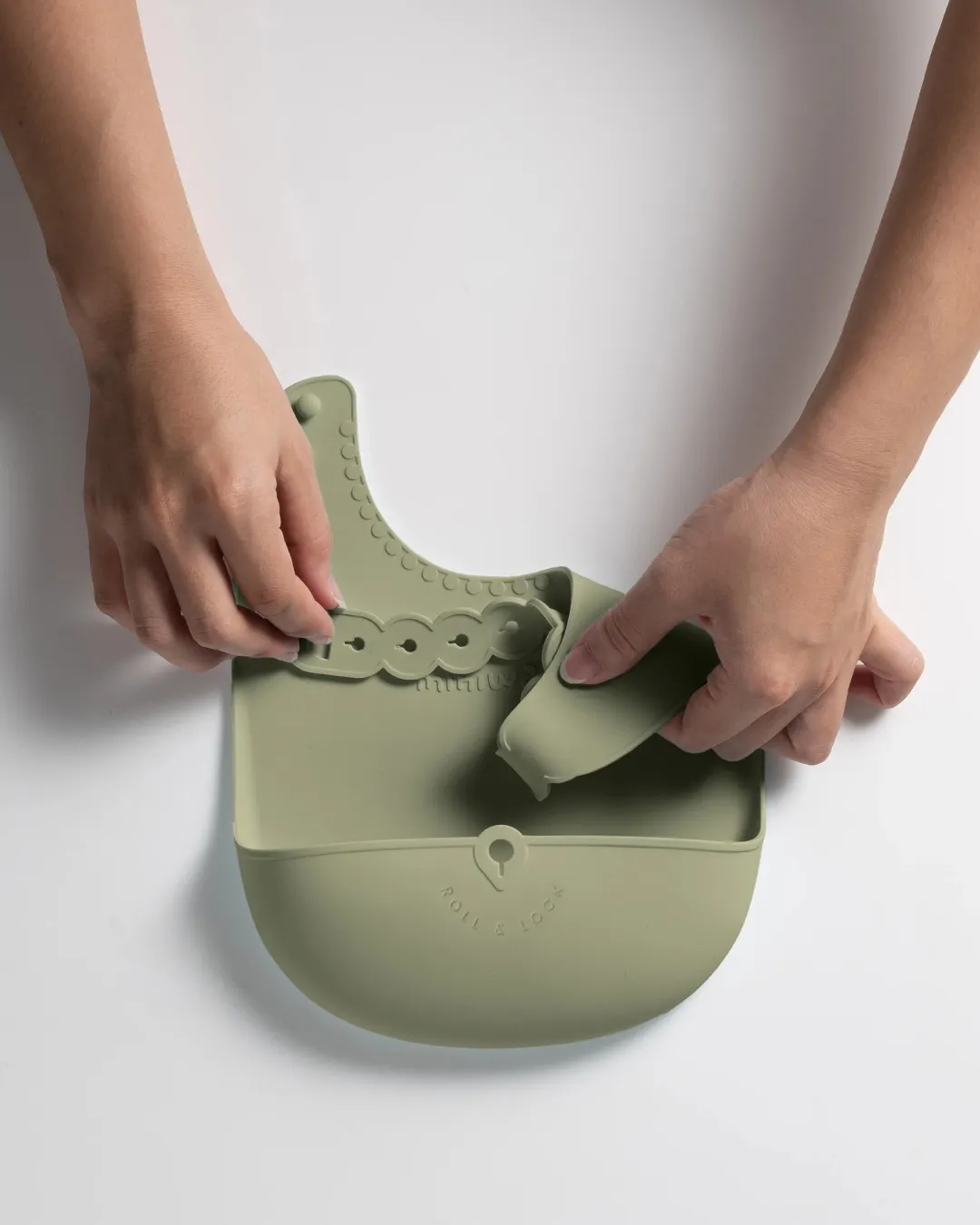 Miniware - silikonowy śliniak Roll & Lock Pistachio