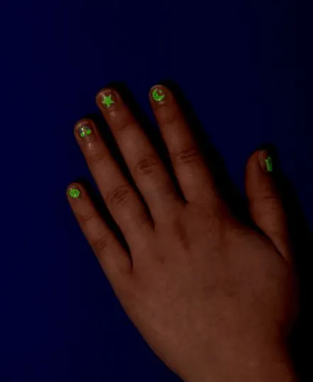 Omy - naklejki na paznokcie dla dzieci Glow Party 200 sztuk Omy - naklejki na paznokcie dla dzieci Glow Party 200 sztuk