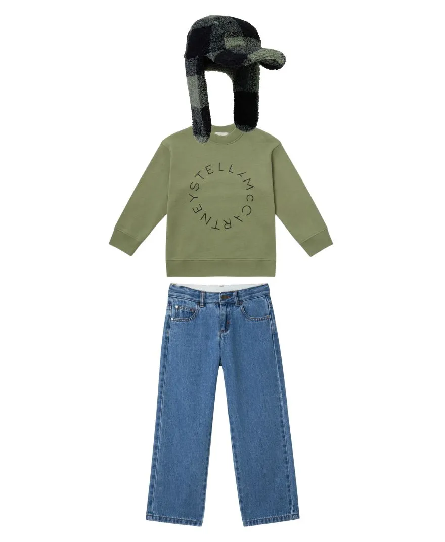 Stella Mccartney - stylizacja chłopięca z czapką z polaru teddy