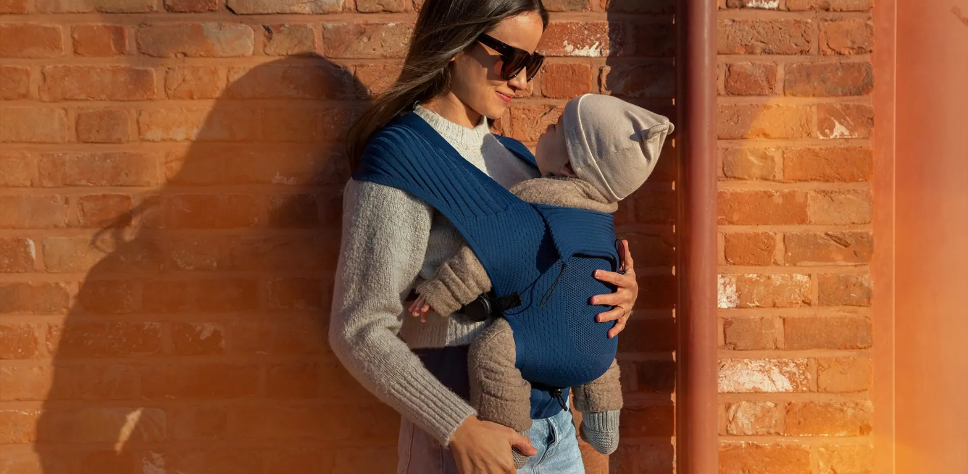 Ergonomiczne nosidełka Flybaby: bliskość, wygoda i naturalna pozycja dziecka