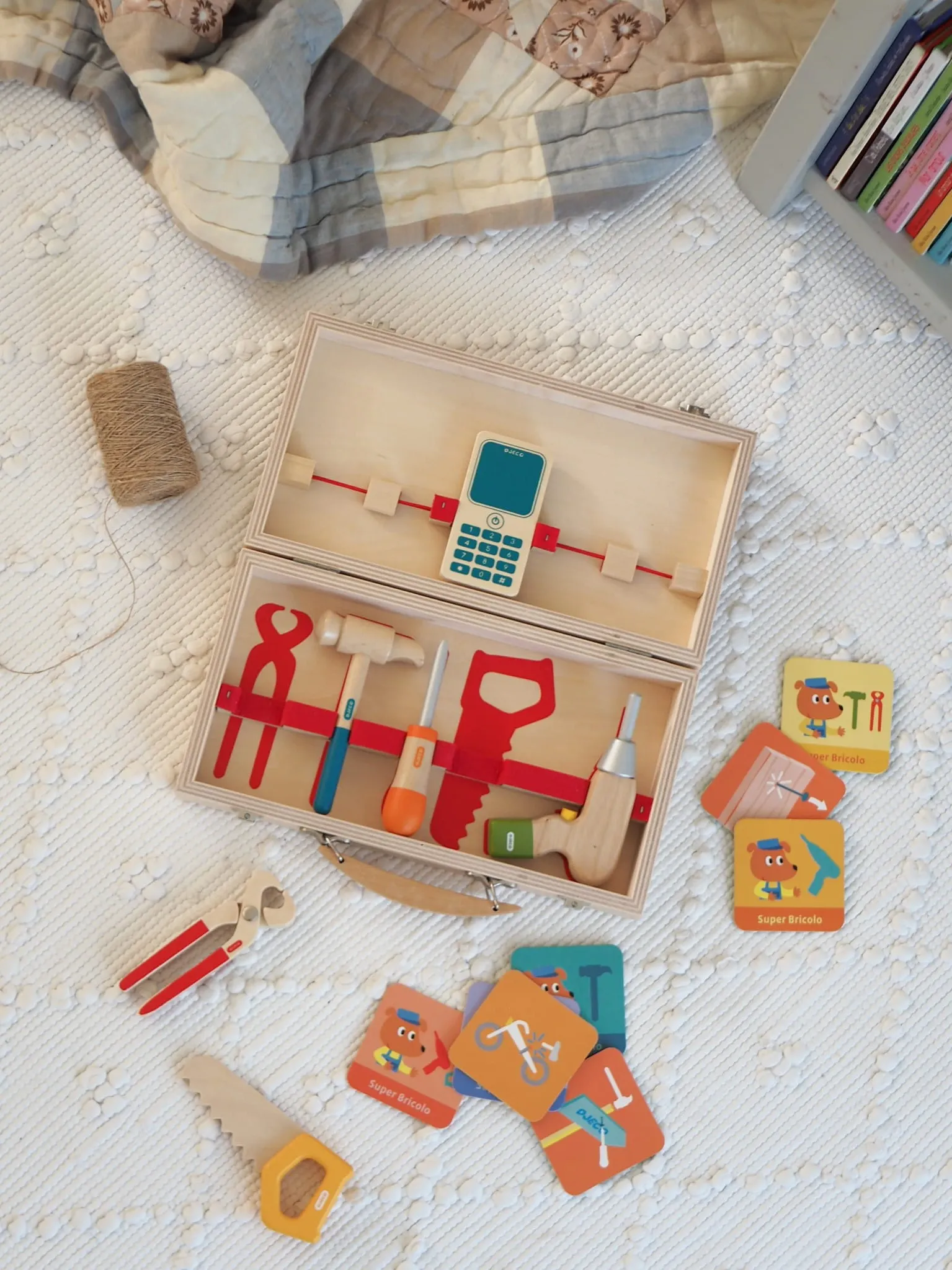 Djeco - drewniana skrzynka z narzędziami dla dzieci Super Bricolo