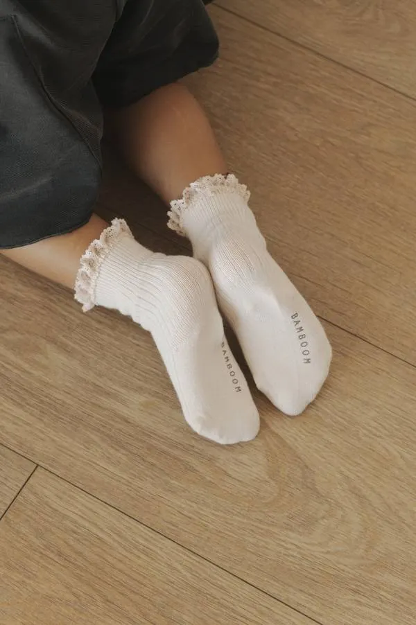 Bamboom - bambusowe skarpetki z koronką dla dziewczynki jasnoróżowe Bamboom - bambusowe skarpetki z koronką dla dziewczynki jasnoróżowe