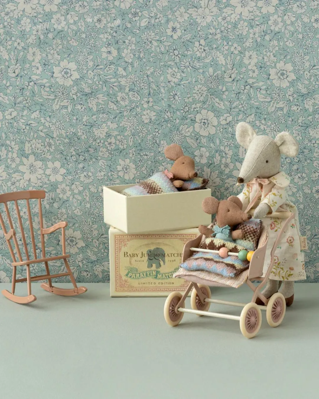 Maileg - myszka dziewczynka w pudełku Baby mouse Sleepy Maileg - myszka dziewczynka w pudełku Baby mouse Sleepy