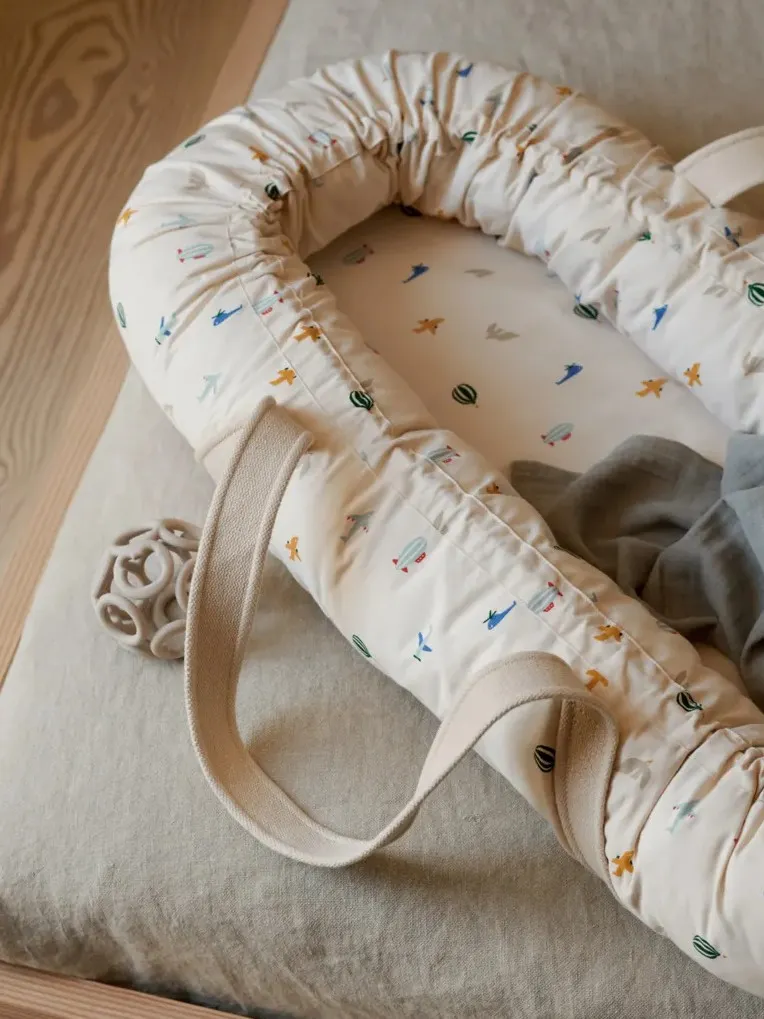 Liewood - kokon niemowlęcy gniazdko Gro Printed Babylift aviator ecru Liewood - kokon niemowlęcy gniazdko Gro Printed Babylift aviator ecru