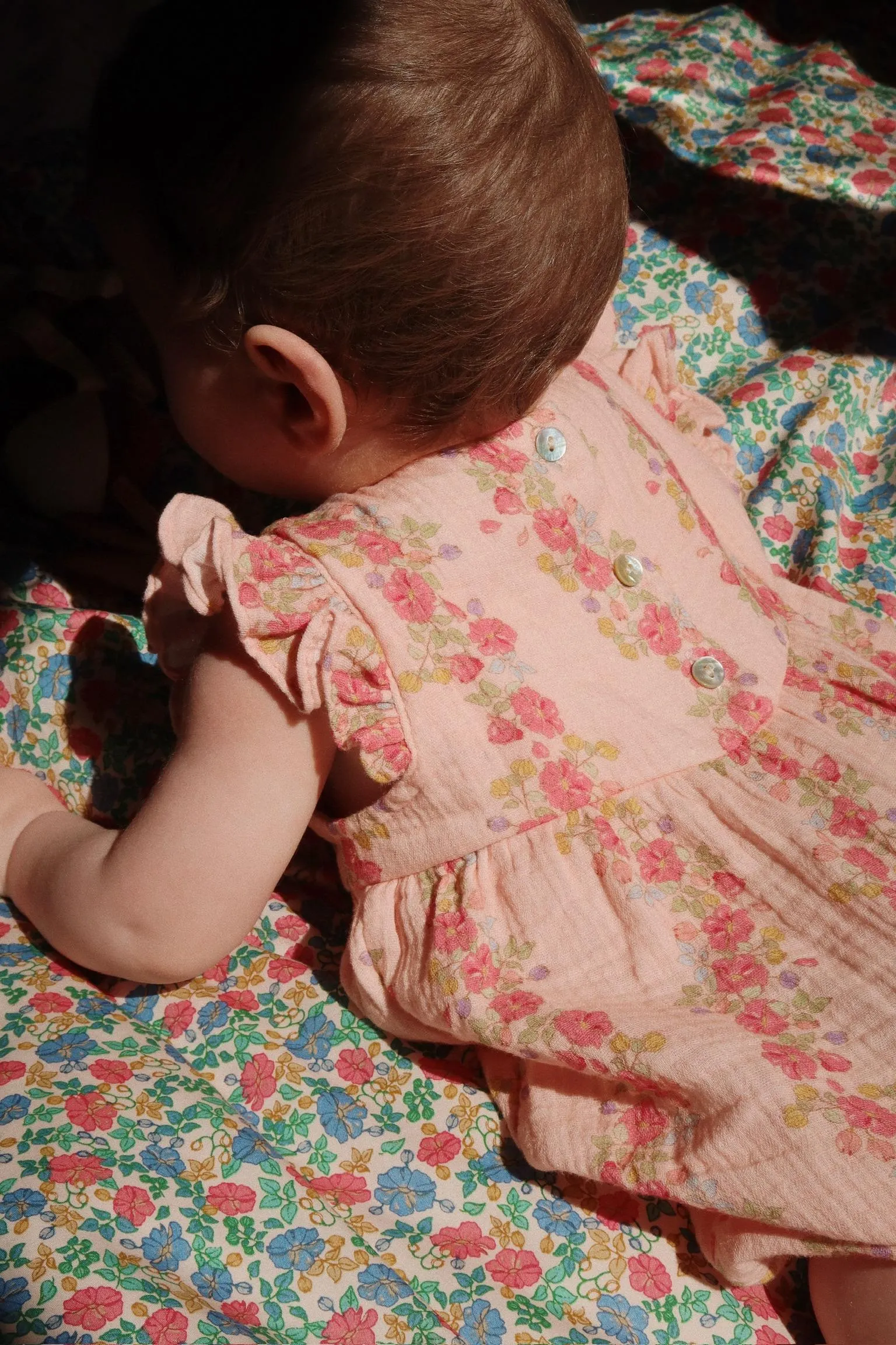 Konges Sløjd - rampers/kombinezon bawełniany niemowlęcy Coco Frill Romper GOTS Floria Pink