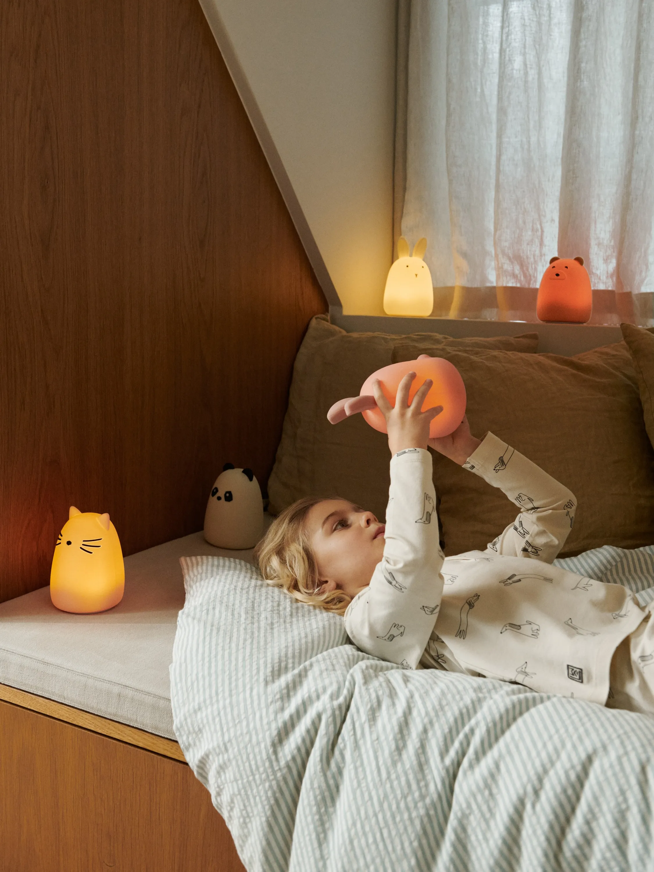 Liewood - lampka dekoracyjna LED Winston Night Light Rabbit dark rose