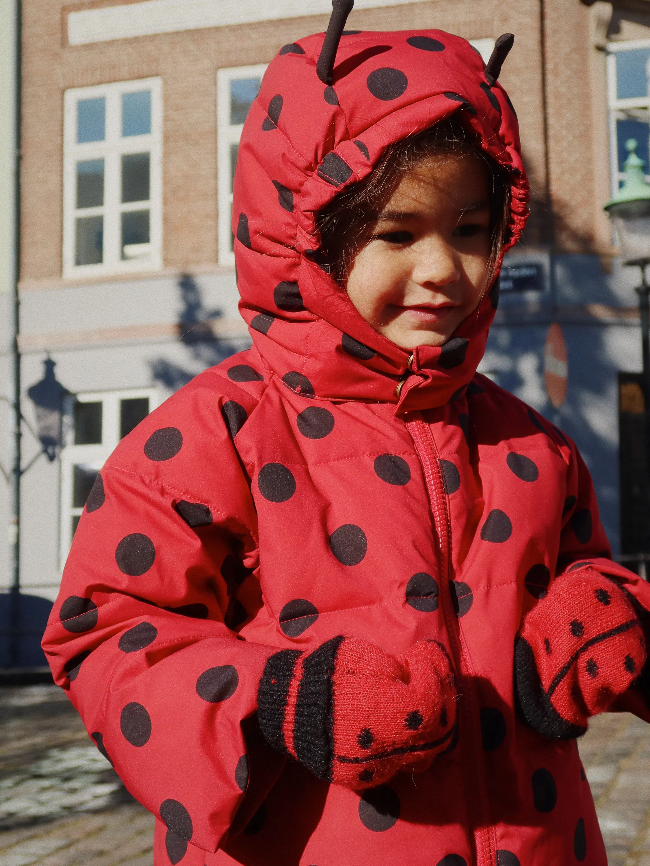 Konges Sløjd - rękawiczki z jednym palcem Ladybug mittens Barbados Cherry Konges Sløjd - rękawiczki z jednym palcem Ladybug mittens Barbados Cherry