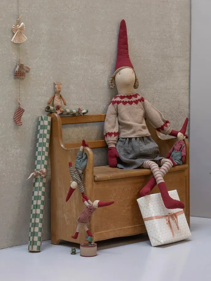 Maileg - skrzat Pixy dziewczynka w spódniczce i sweterku dzianinowym rozmiar 6