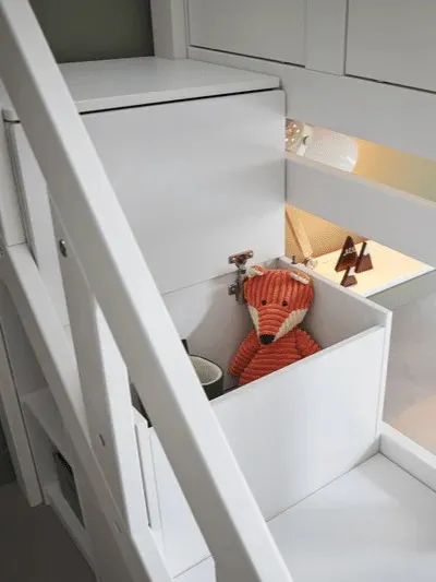 LIFETIME Kidsrooms - łóżko półwysokie Mid Sleeper ze schodami w rozmiarze 120x200 cm White Premium