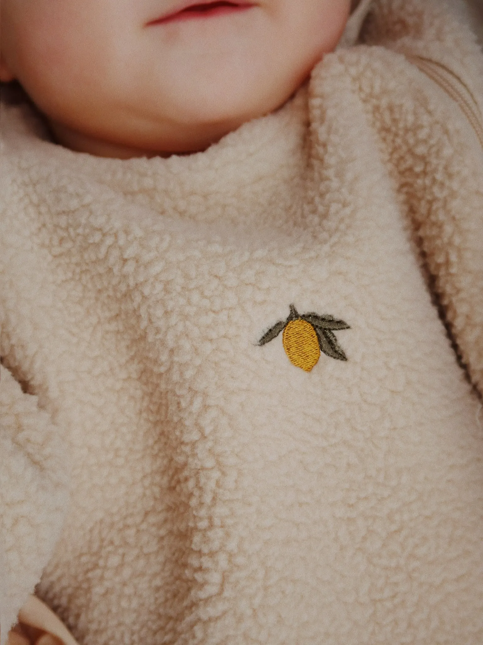 Konges Sløjd - ciepły pajacyk niemowlęcy Safa Onesie GRS Oxford Tan