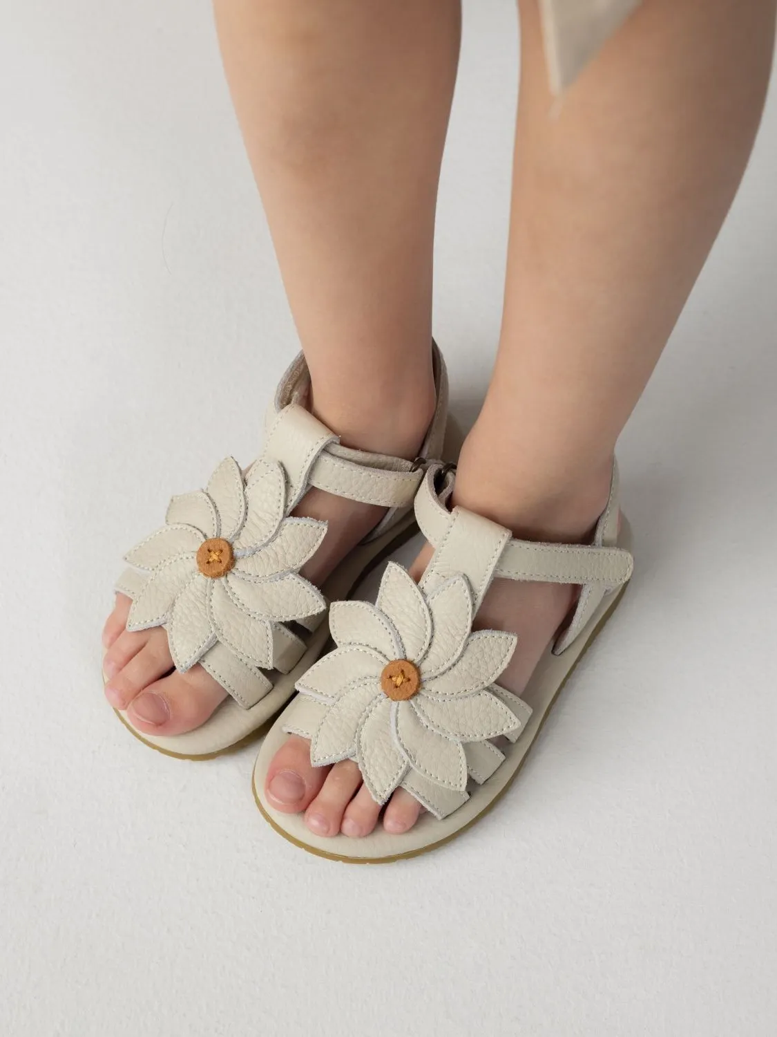 Donsje - skórzane sandały dziecięce Iles Fields Daisy