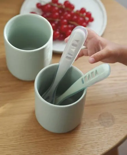 Beaba - zestaw 2 Łyżeczek silikonowych w podróżnym etui 4m+ (2 szt.) Sage Green Beaba - zestaw 2 Łyżeczek silikonowych w podróżnym etui 4m+ (2 szt.) Sage Green