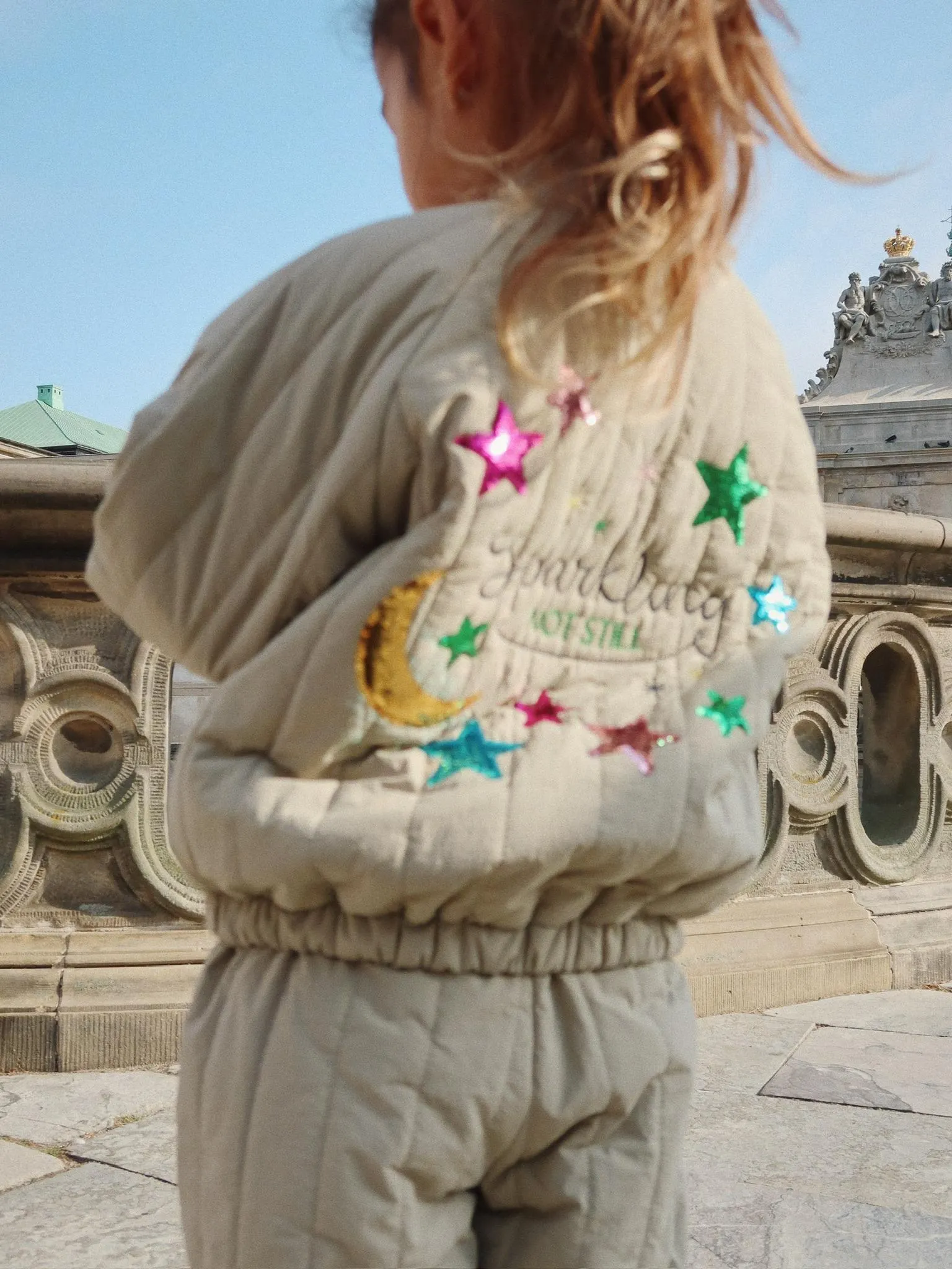 Konges Sløjd - pikowana kurtka bomberka Juno Sequin Bomber Jacket Laurel Oak Konges Sløjd - pikowana kurtka bomberka Juno Sequin Bomber Jacket Laurel Oak