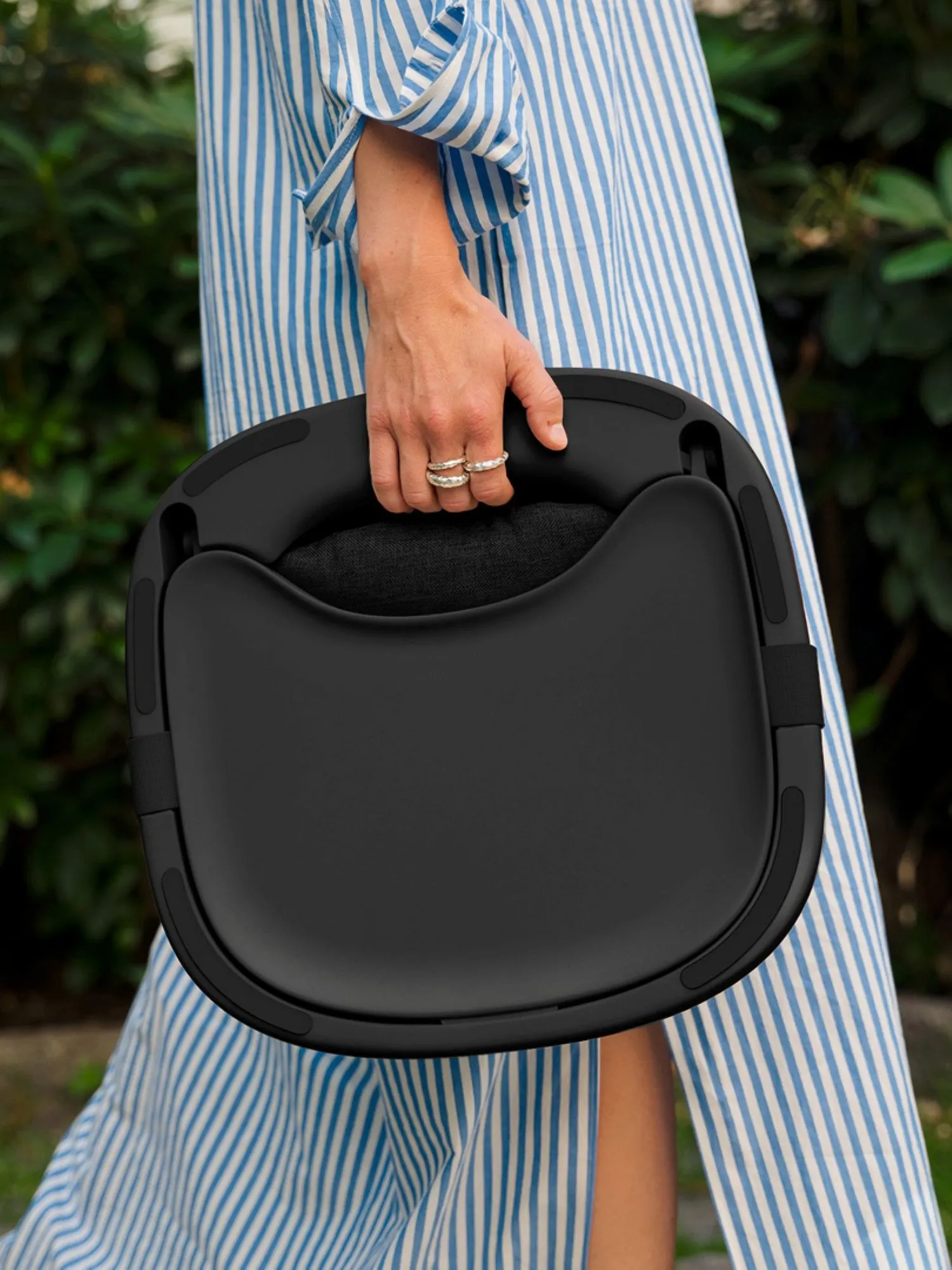 Hannie - przenośne krzesełko do karmienia Charcoal Black