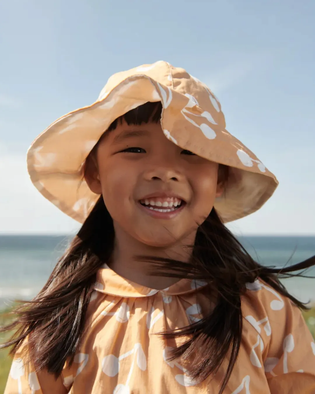 Liewood - dwustronny kapelusz przeciwsłoneczny Amelia Reversible cherry blossom light apricot