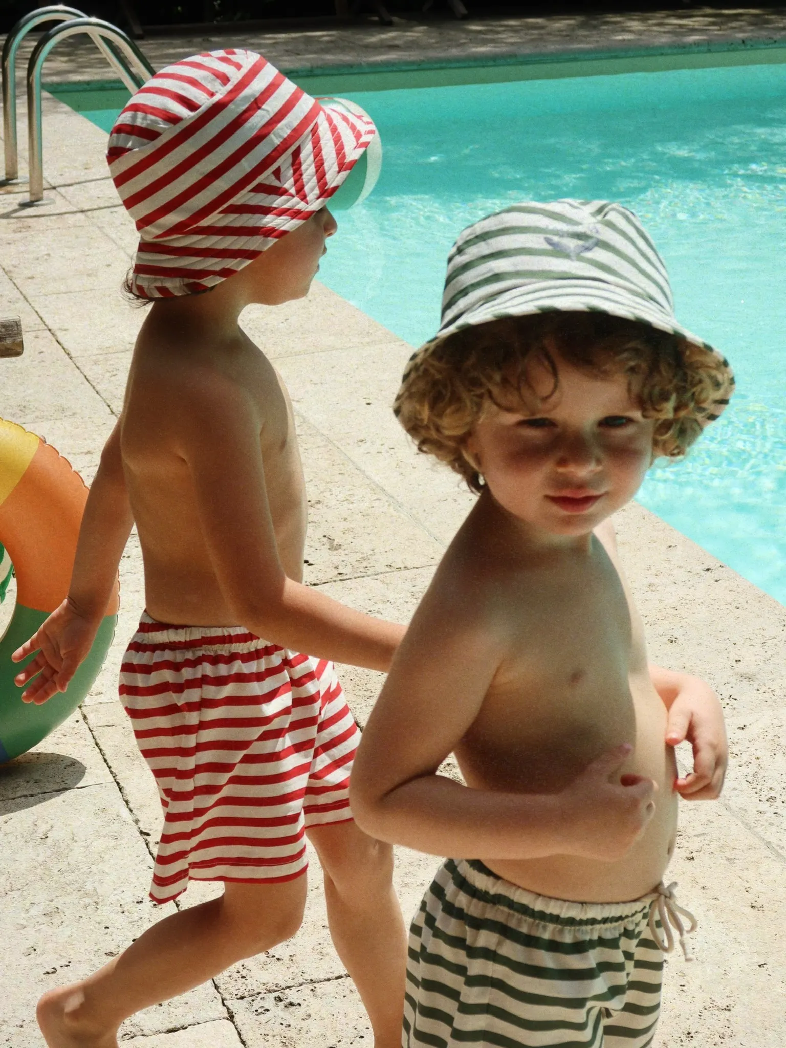 Konges Sløjd - kapelusz dziecięcy z filtrem UV Asnou Bucket Hat Stripe Verti