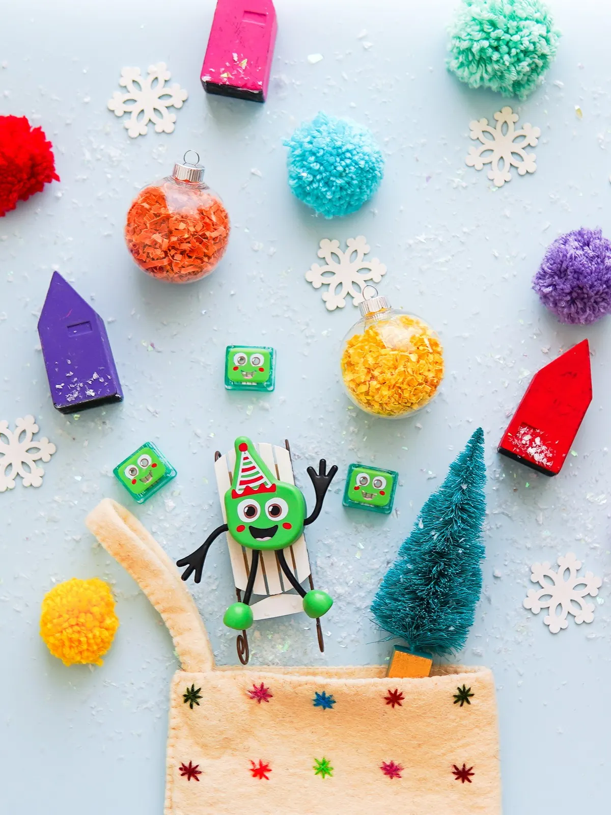 Glo Pals - figurka do kąpieli z dwiema kostkami sensorycznymi świecącymi w wodzie edycja świąteczna Glo Pals - figurka do kąpieli z dwiema kostkami sensorycznymi świecącymi w wodzie edycja świąteczna