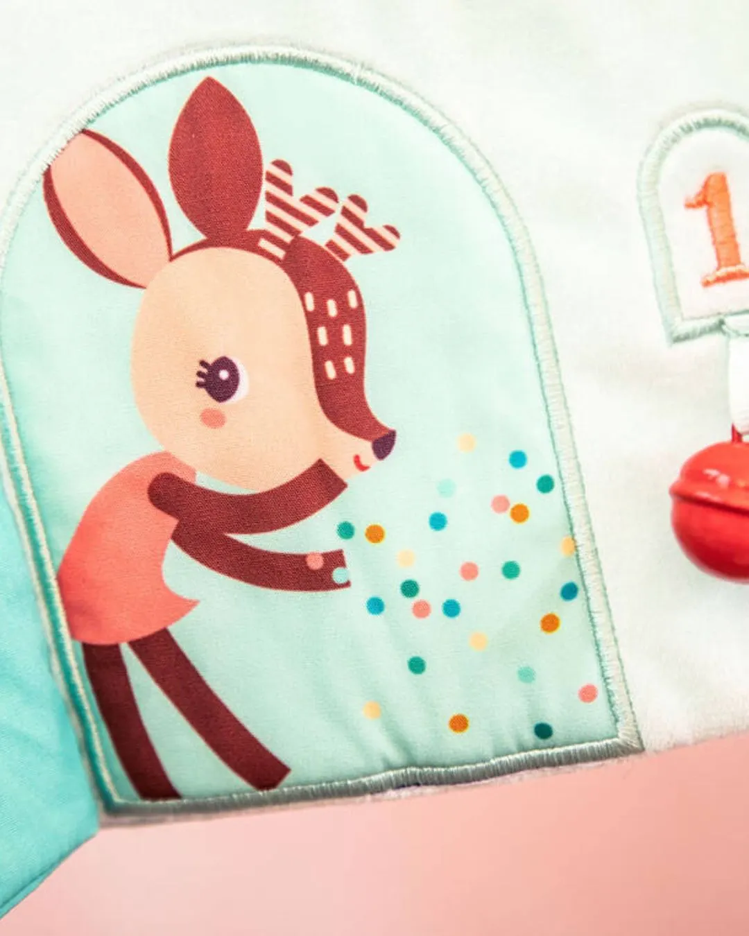 Lilliputiens - miękka tablica aktywizująca do zabawy Domek Sarenki Stelli i Smoka Joe Lilliputiens - miękka tablica aktywizująca do zabawy Domek Sarenki Stelli i Smoka Joe