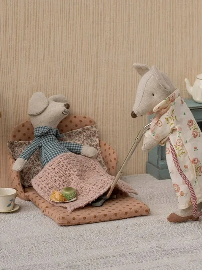 Maileg - sofa rozkładana dla myszek - Kropki