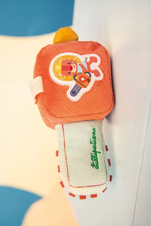 Lilliputiens - grzechotka piła Lew Jack 3m+ Lilliputiens - grzechotka piła Lew Jack 3m+