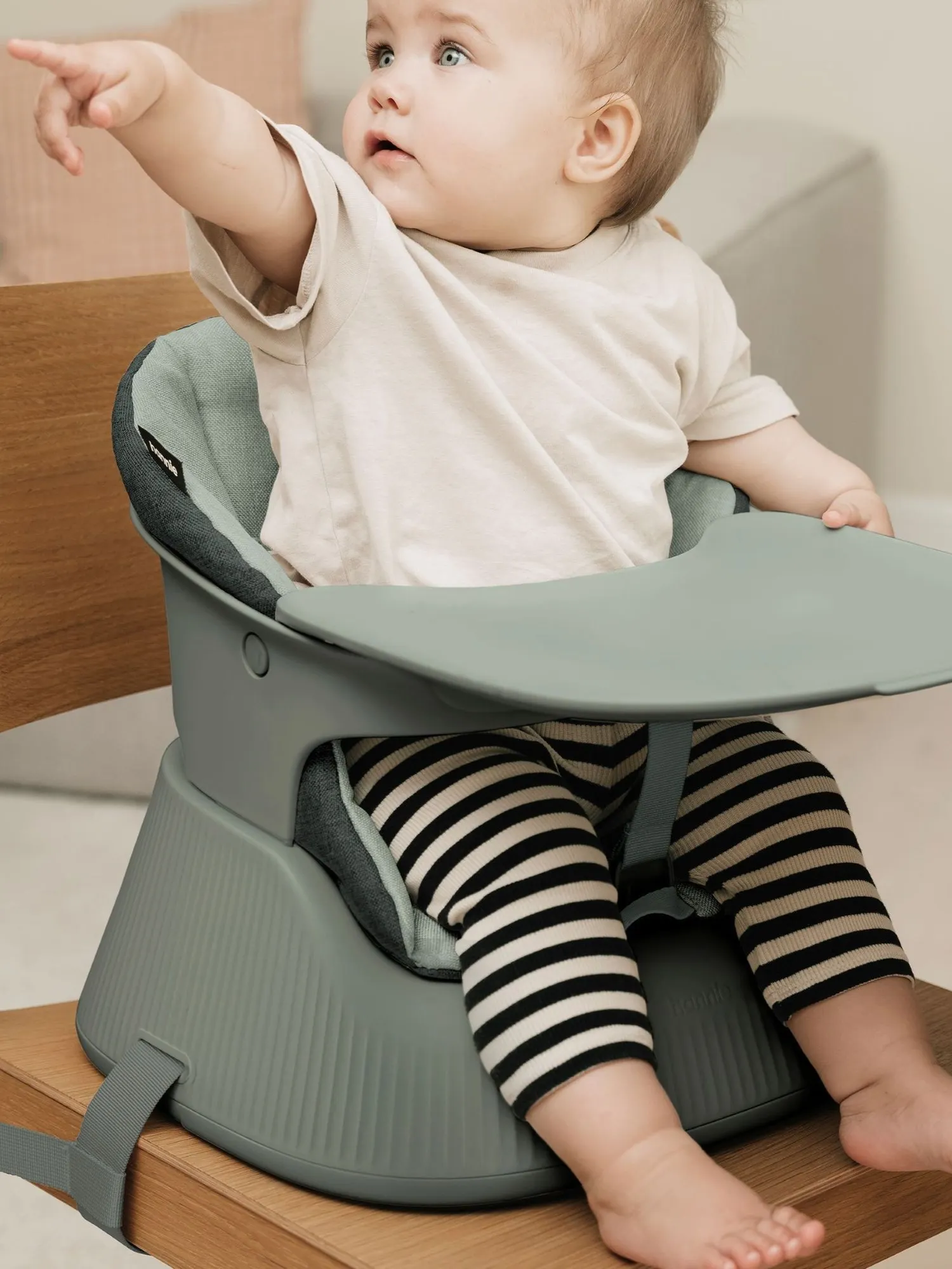Hannie - przenośne krzesełko do karmienia Sage Green