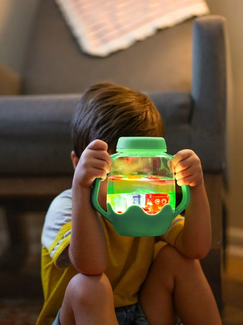 Glo Pals - słoik sensoryczny do napełnienia wodą zielony Glo Pals - słoik sensoryczny do napełnienia wodą zielony