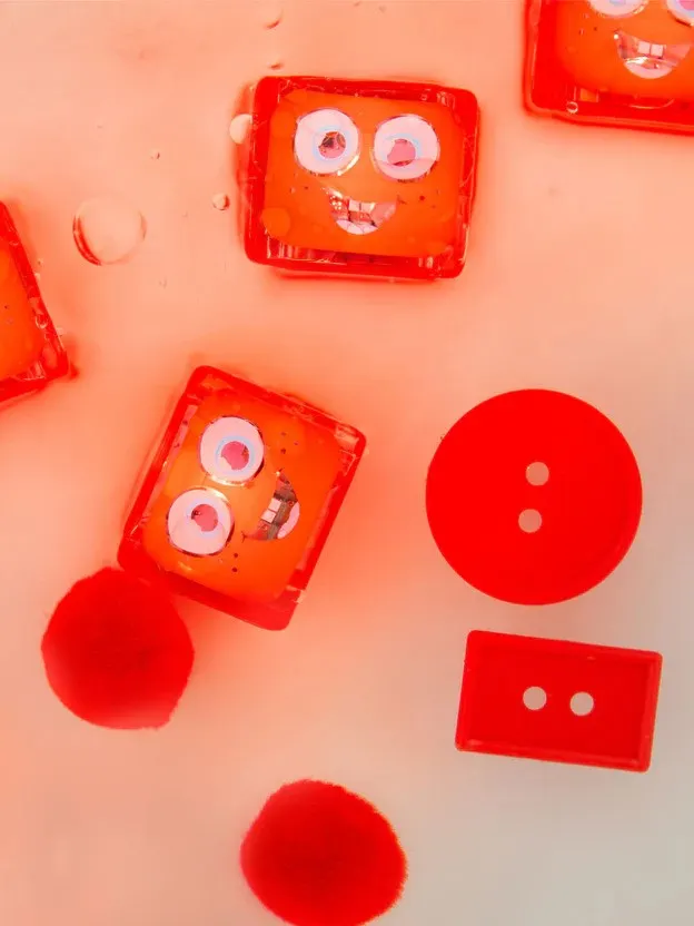 Glo Pals - zabawka do kąpieli czerwone kostki sensoryczne świecące w wodzie Sammy Glo Pals - zabawka do kąpieli czerwone kostki sensoryczne świecące w wodzie Sammy