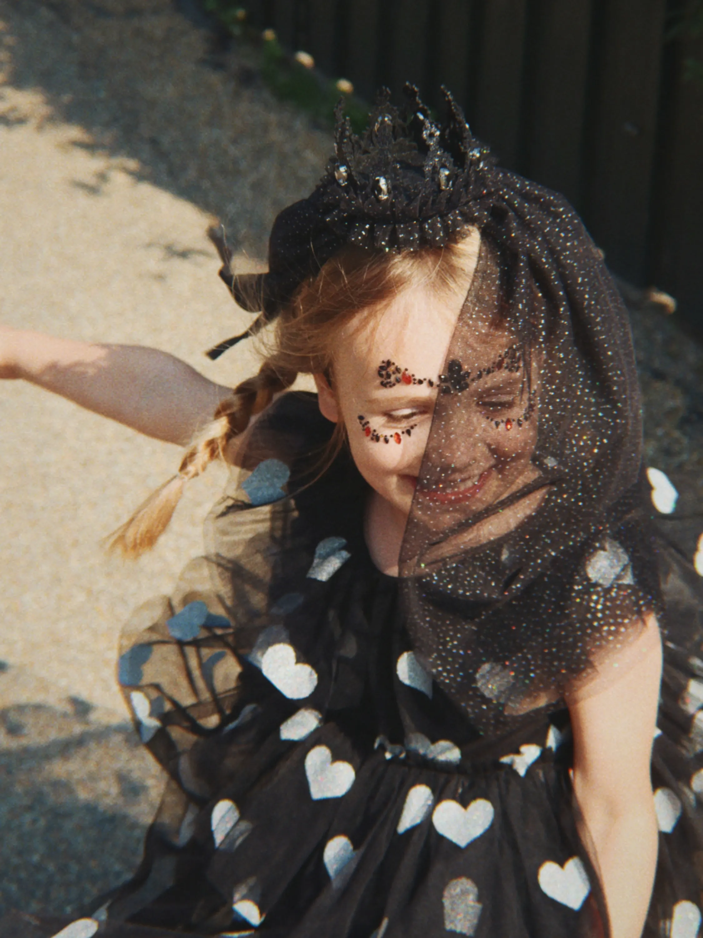 Konges Sløjd - naklejki do twarzy Halloween Face Jewels Red/Black