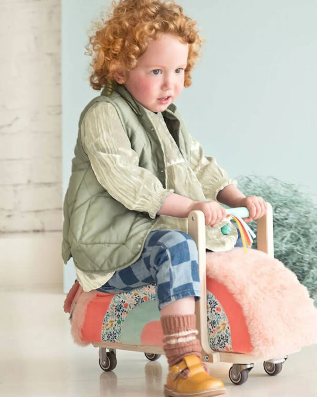 Lilliputiens - jeździk drewniany 2w1 z miękkim siedziskiem i torebką Sarenka Stella Lilliputiens - jeździk drewniany 2w1 z miękkim siedziskiem i torebką Sarenka Stella