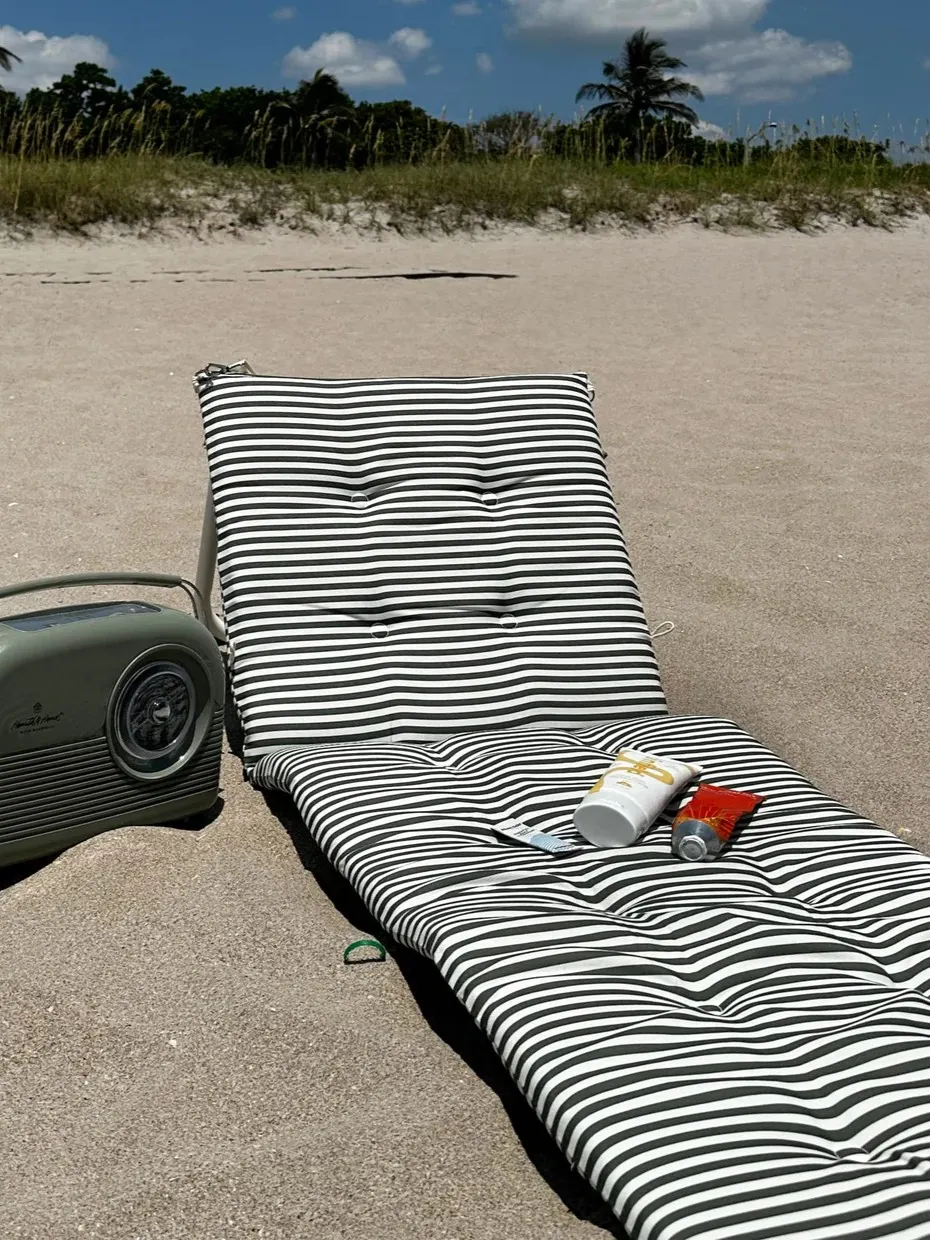 SUNNYLiFE - rozkładany leżak plażowy The Vacay Olive