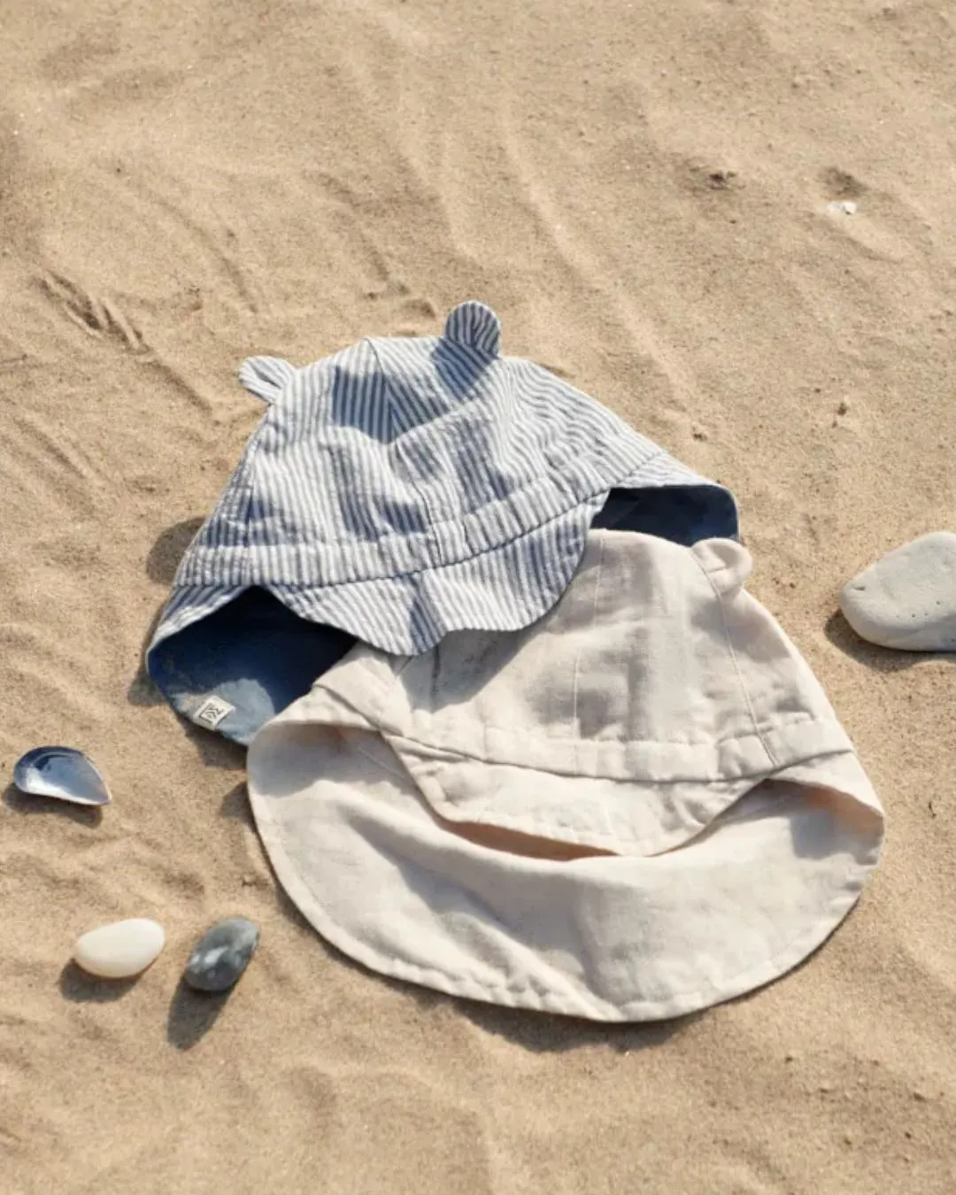 Liewood - kapelusz przeciwsłoneczny Gorm Linen z uszami Sandy