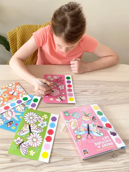 Tiger Tribe - przenośne kolorowanki wodne Kwiaty i Motyle Tiger Tribe - przenośne kolorowanki wodne Kwiaty i Motyle