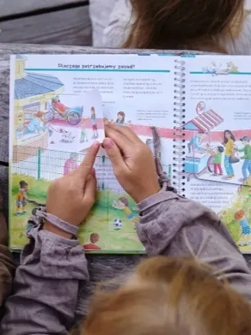 Wydawnictwo SAM - Jak żyjemy w społeczeństwie